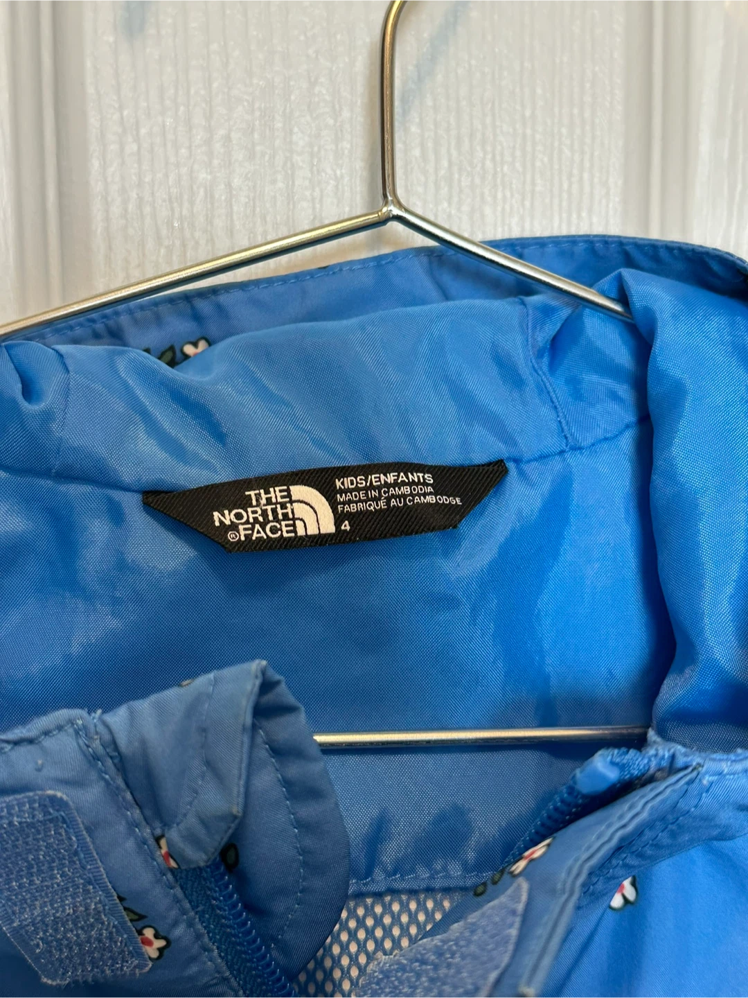 The North Face Kids' Blue Floral Rain Jacket Size 4 - photo 3