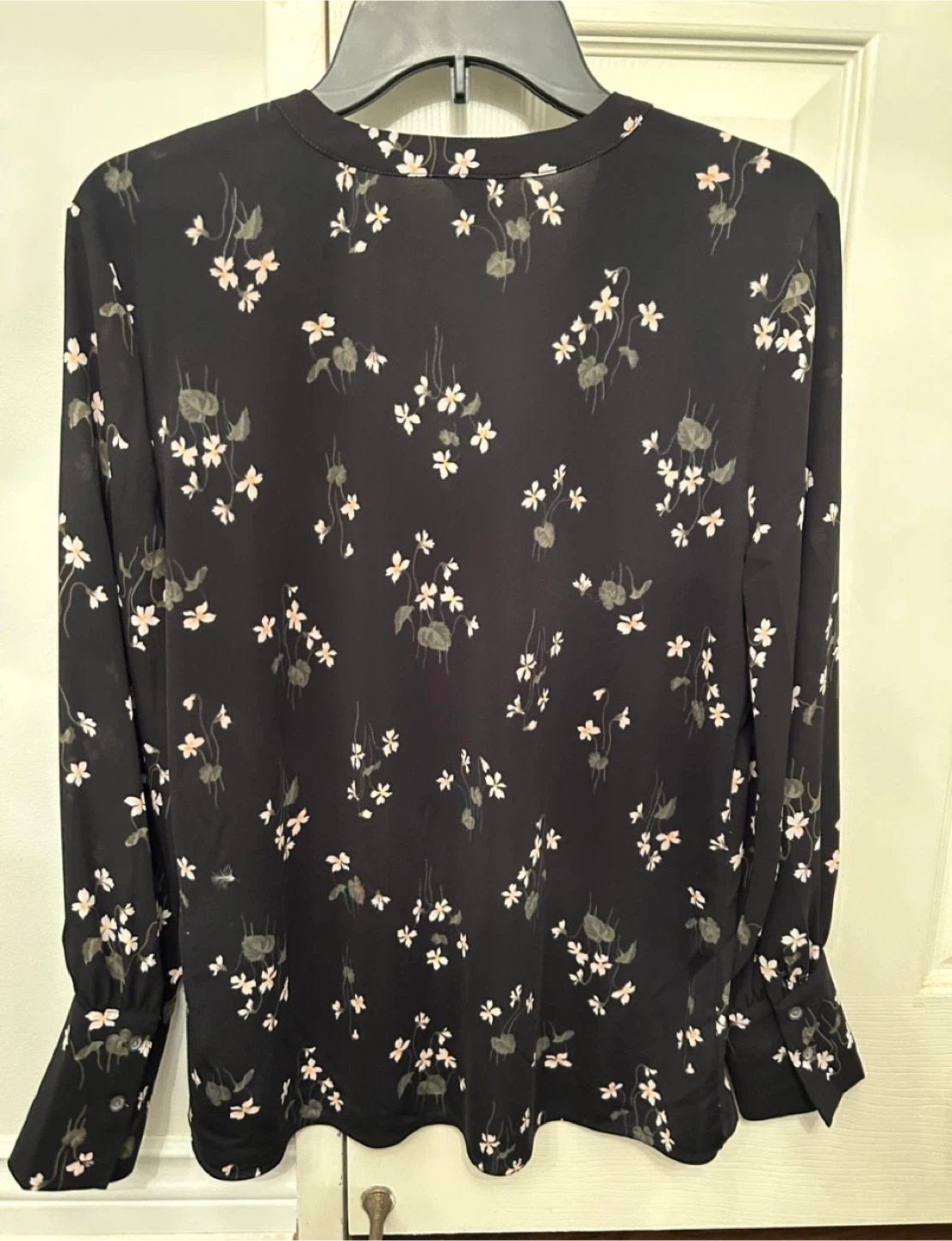 Ann Taylor Black Floral Blouse, Size Medium - Brand New! - photo 4
