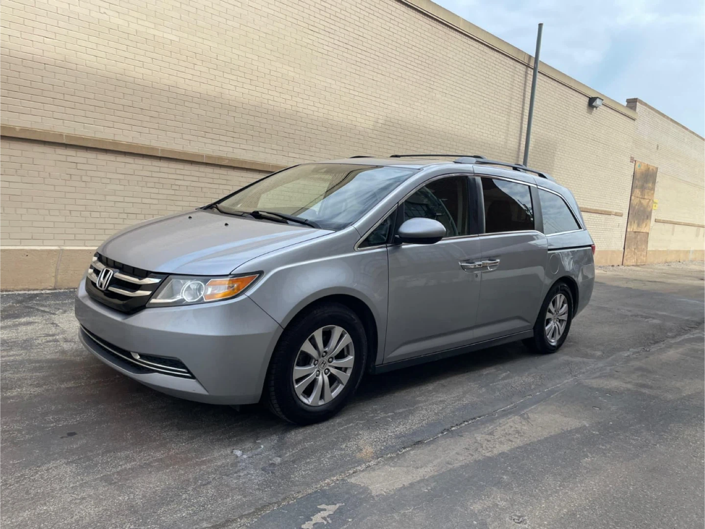 2016 Silver Honda Odyssey Minivan - photo 2