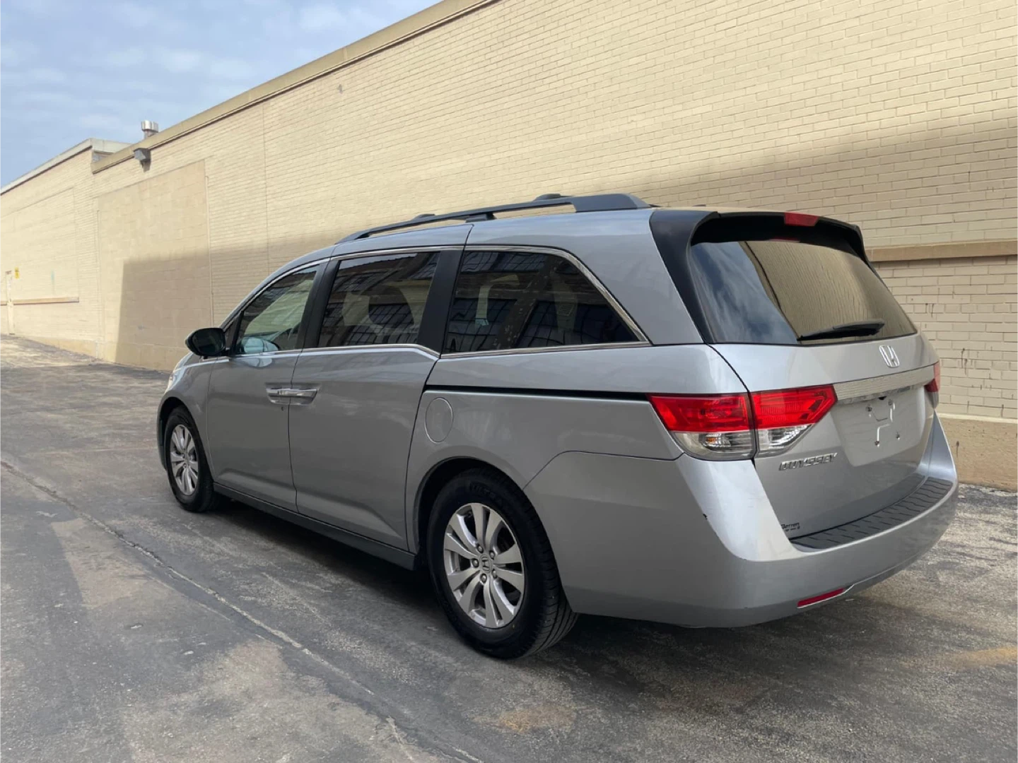2016 Silver Honda Odyssey Minivan - photo 3