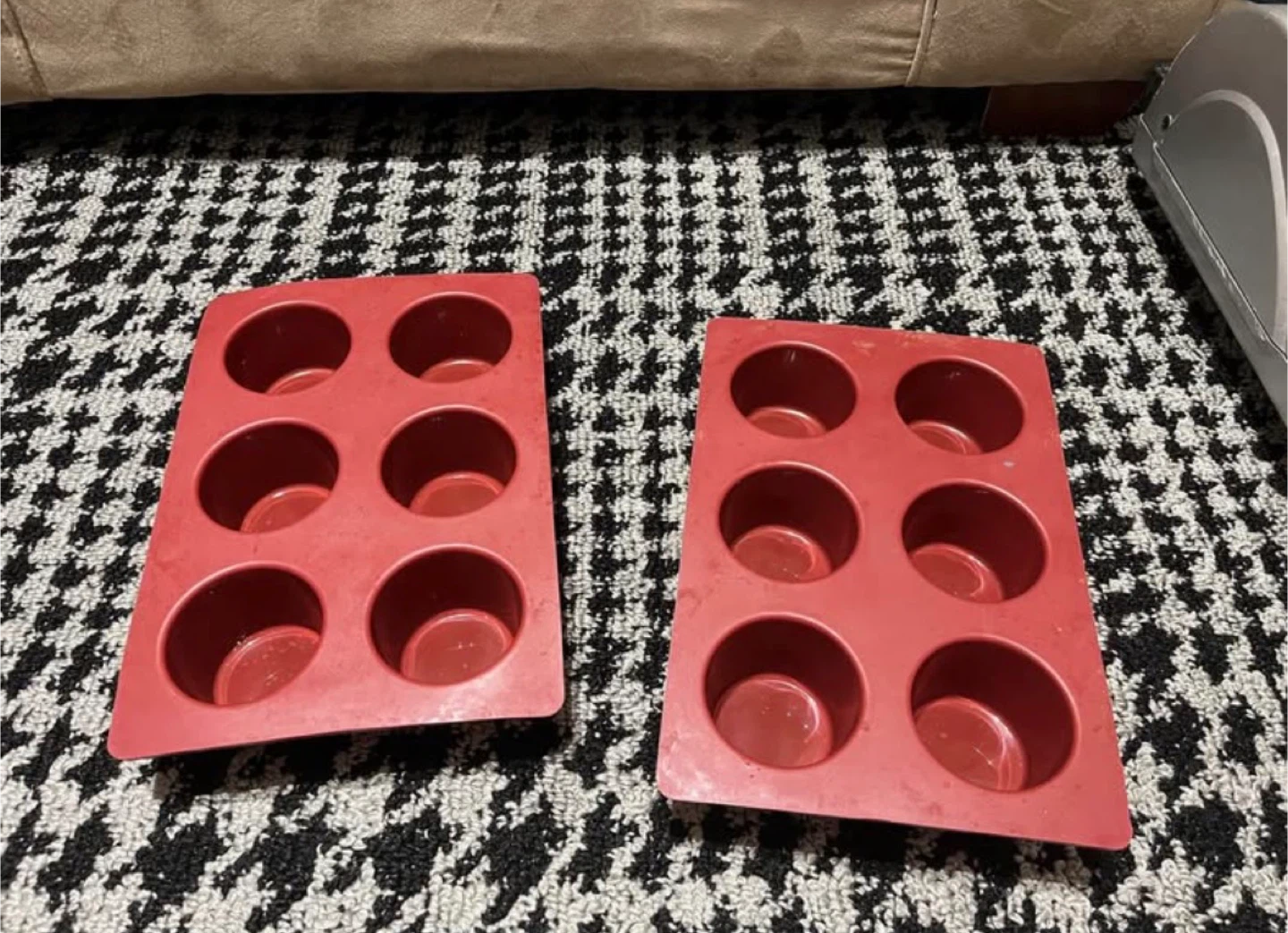 muffin pans in great condition - photo 2