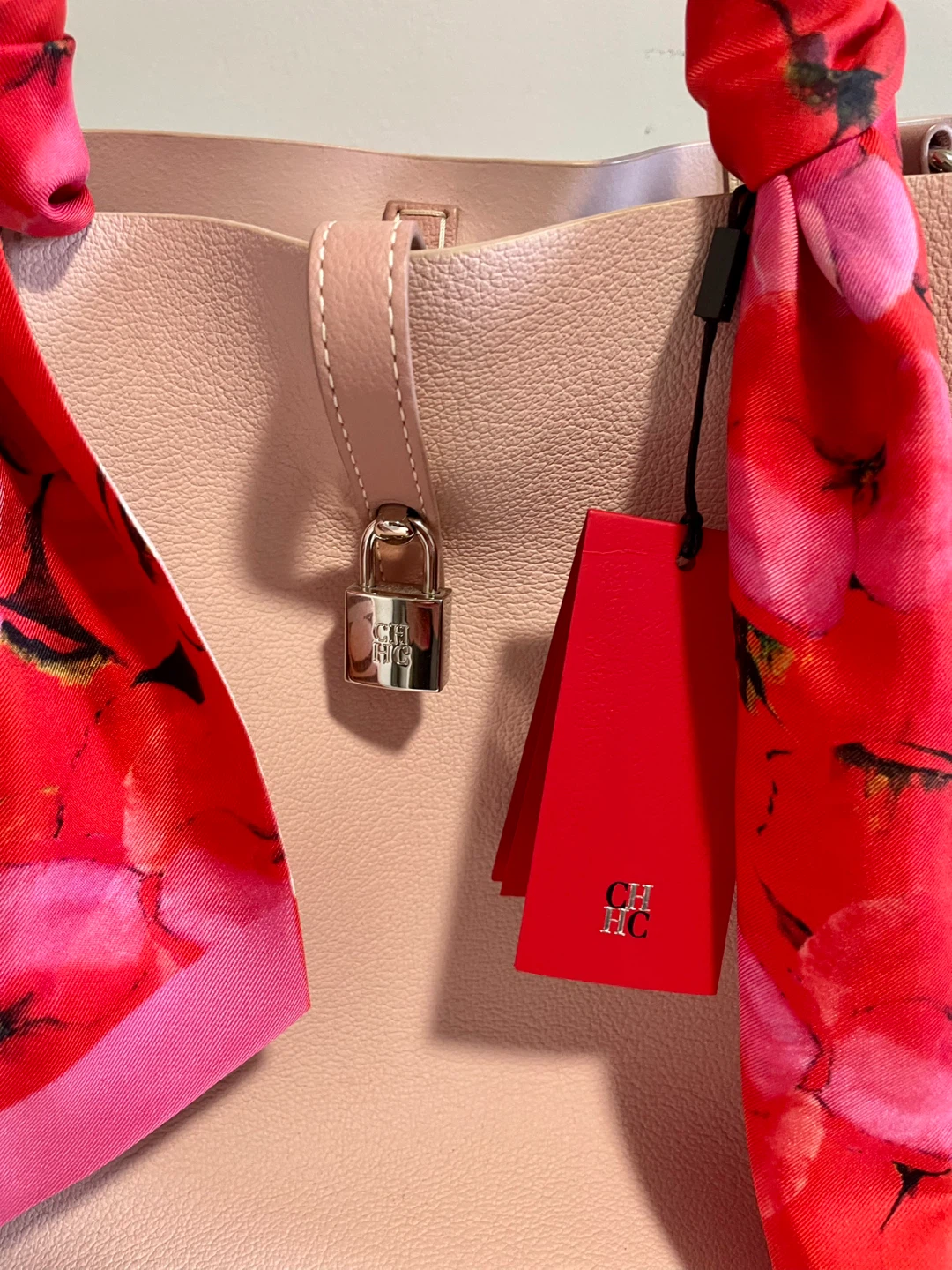 Carolina Herrera Pink Leather Tote Bag with Floral Scarf - photo 2