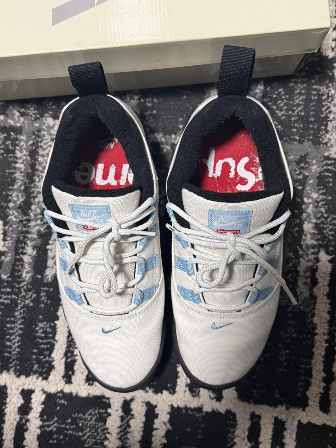 Size 9.5 - Nike Supreme x Darwin SB Low Sail - photo 4