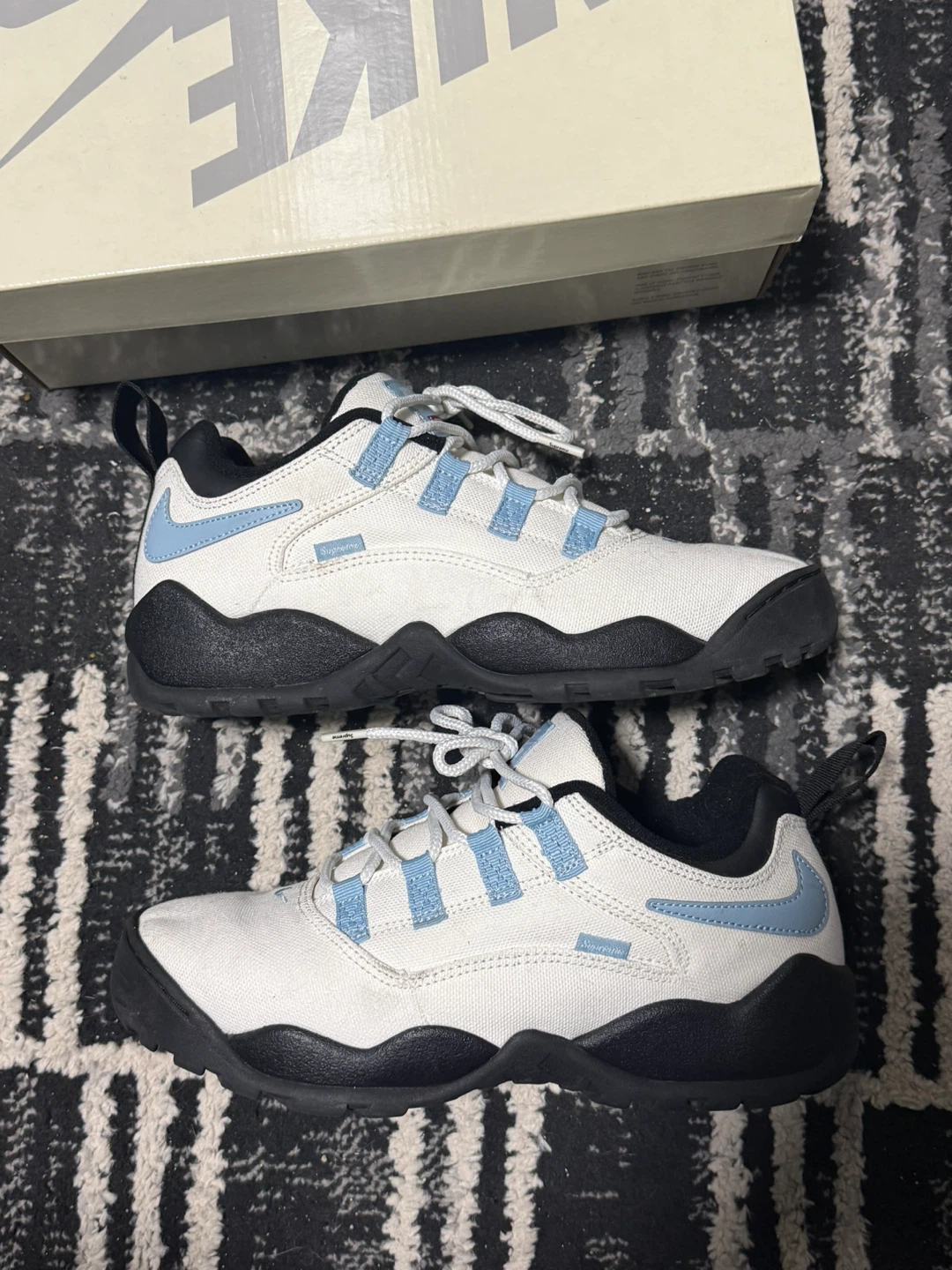 Size 9.5 - Nike Supreme x Darwin SB Low Sail - photo 2