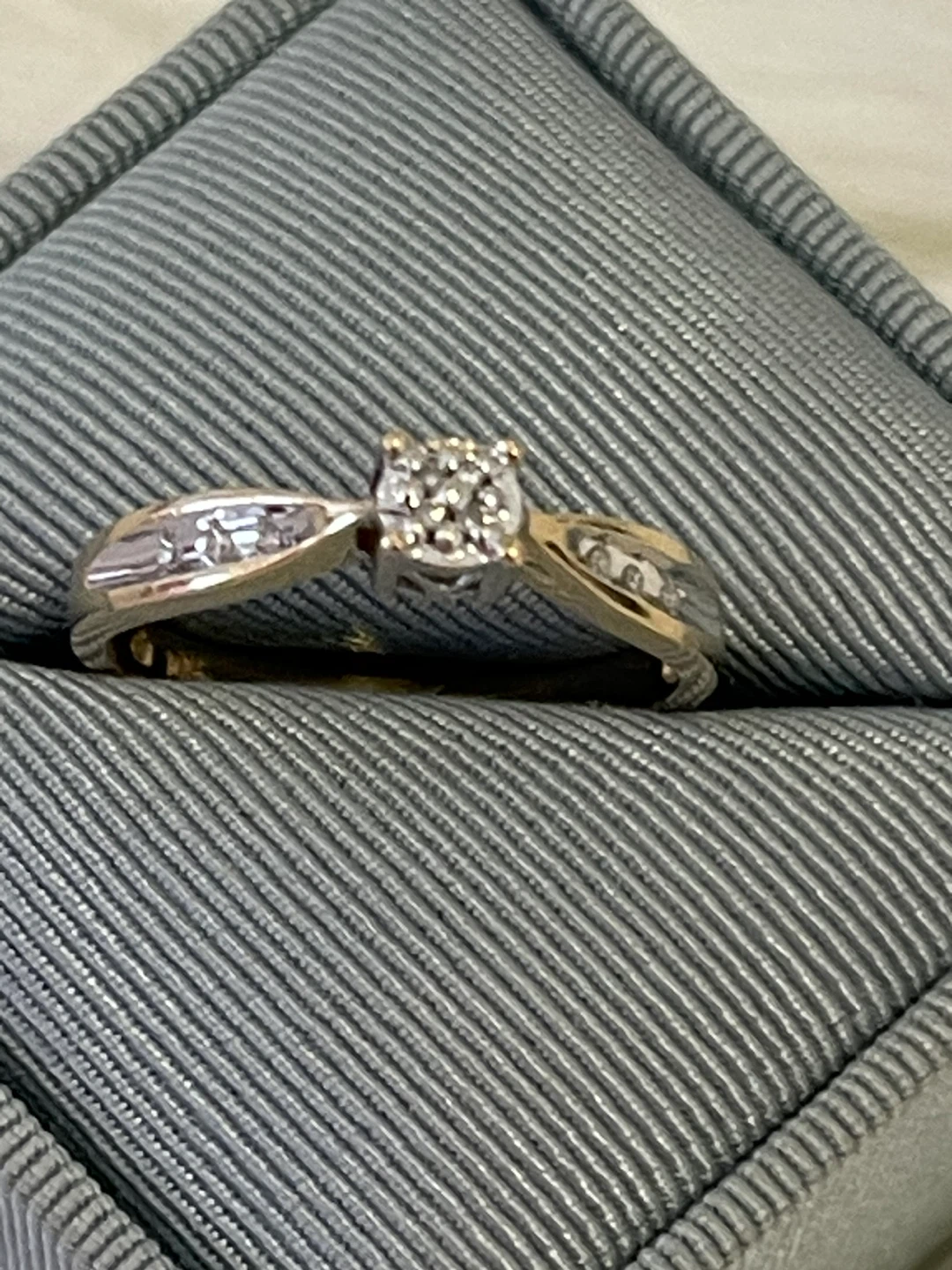 VINTAGE- 10K two tone gold cluster Diamonds