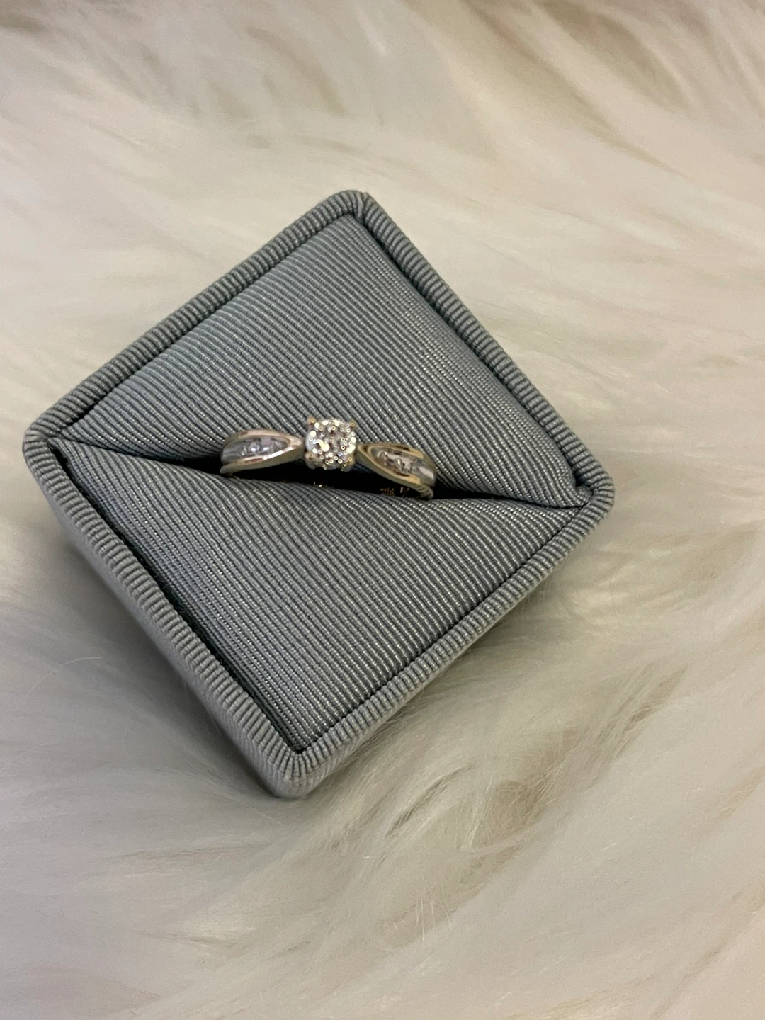 VINTAGE- 10K two tone gold cluster Diamonds - photo 4
