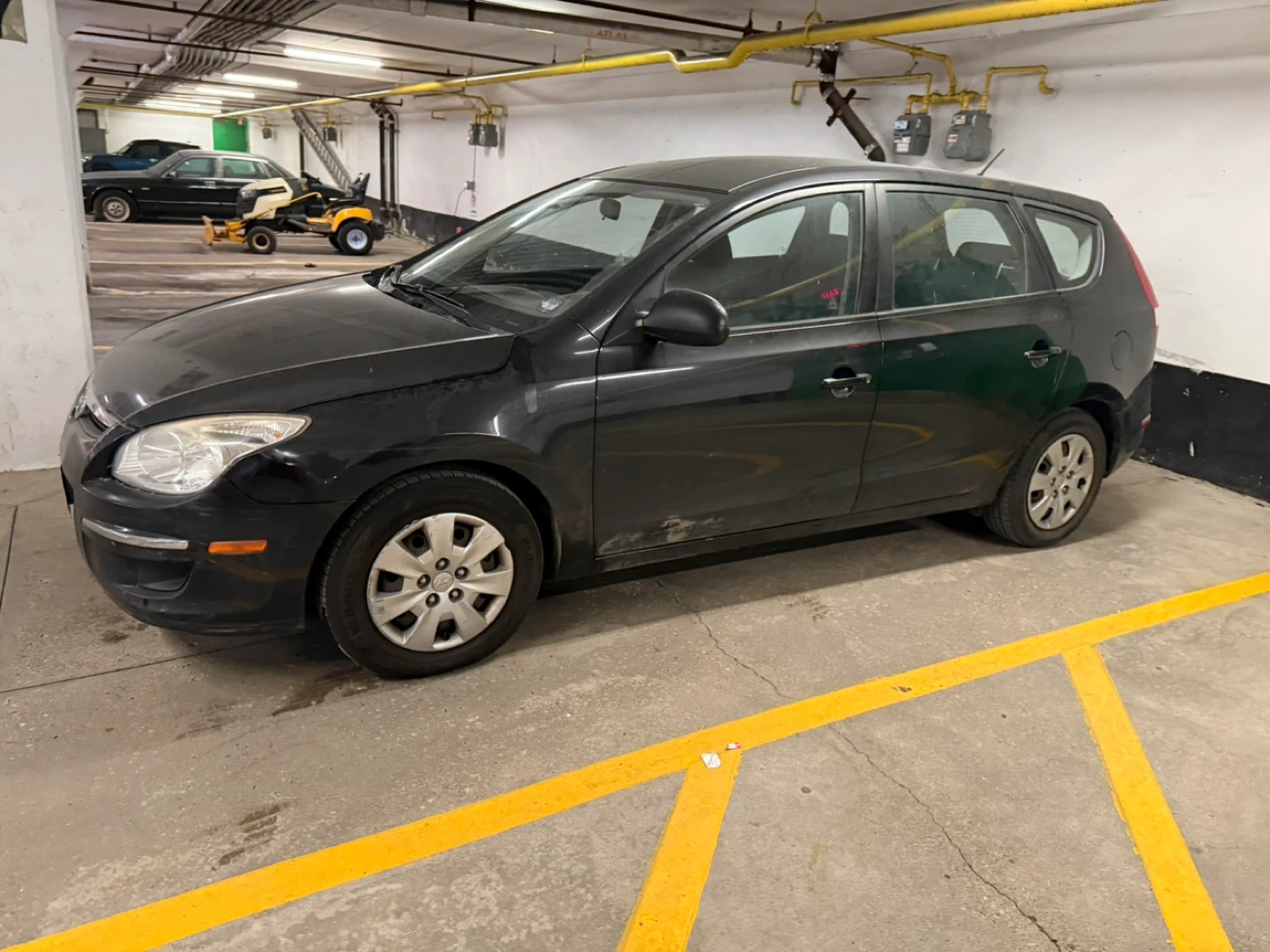 2009 Black Hyundai Elantra Touring - photo 5