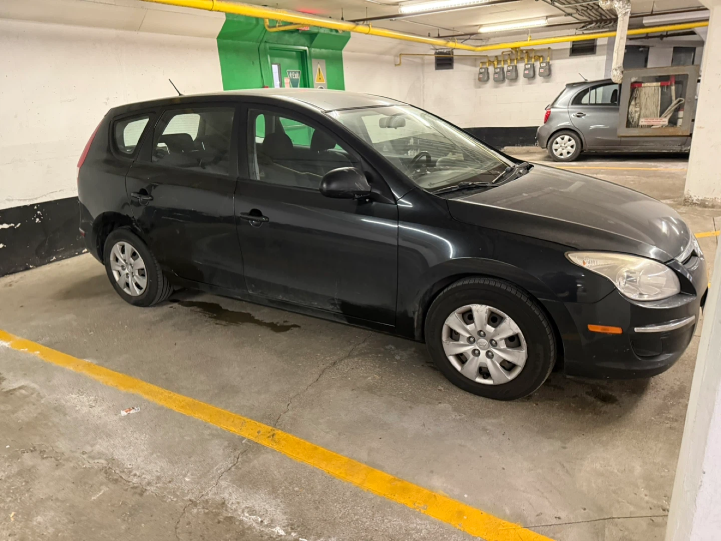 2009 Black Hyundai Elantra Touring - photo 2