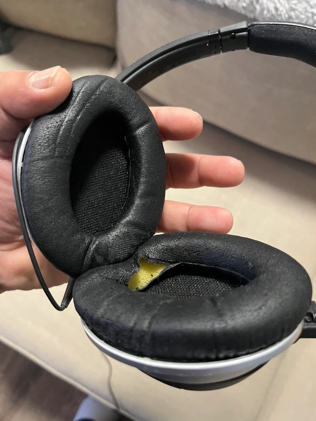 Bose Over-Ear Headphones - photo 4