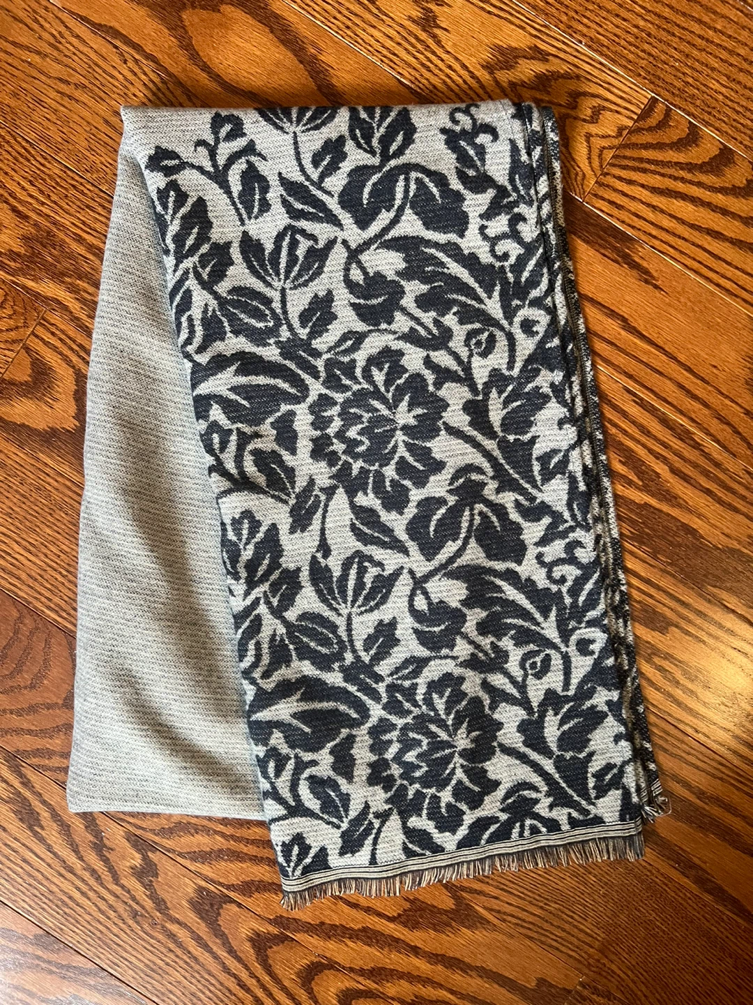 Warm and cozy variety of scarves - photo 4