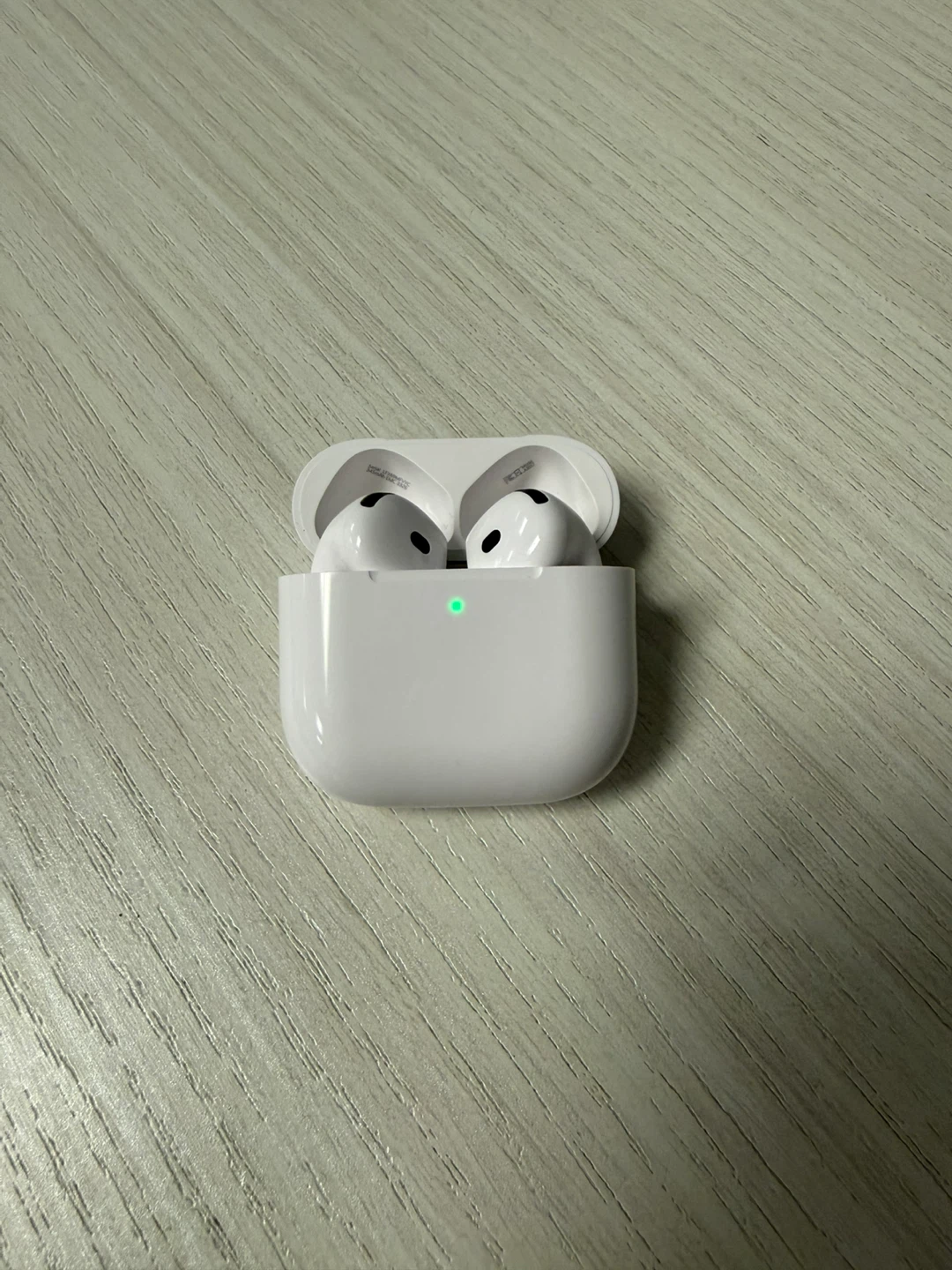 Apple AirPods 4 with ANC