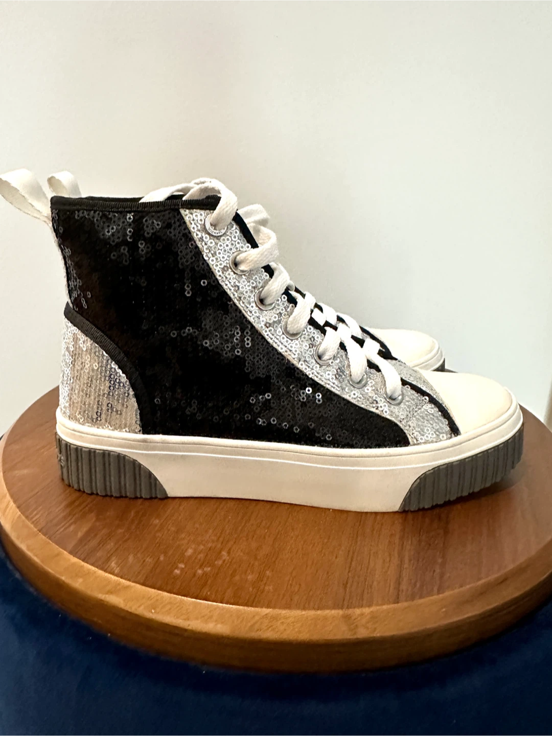 Michael Kors Women’s Sequin Sneakers 6.5 - photo 2