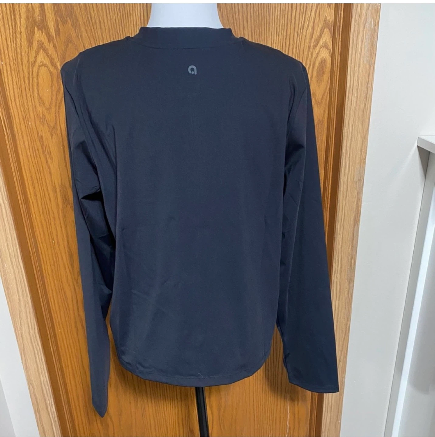 Black Long Sleeve Workout Top - photo 4