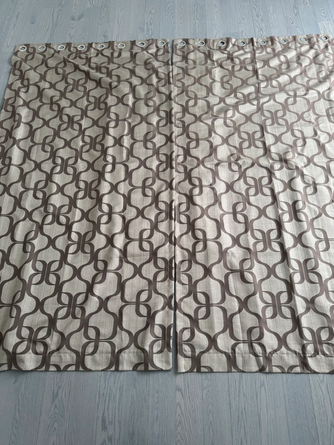 Two Curtains with Geometric Pattern - Brown/Beige