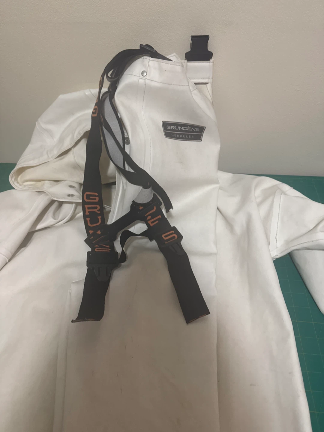 Grundéns White Waterproof Fishing Jacket - Size M til 4/30