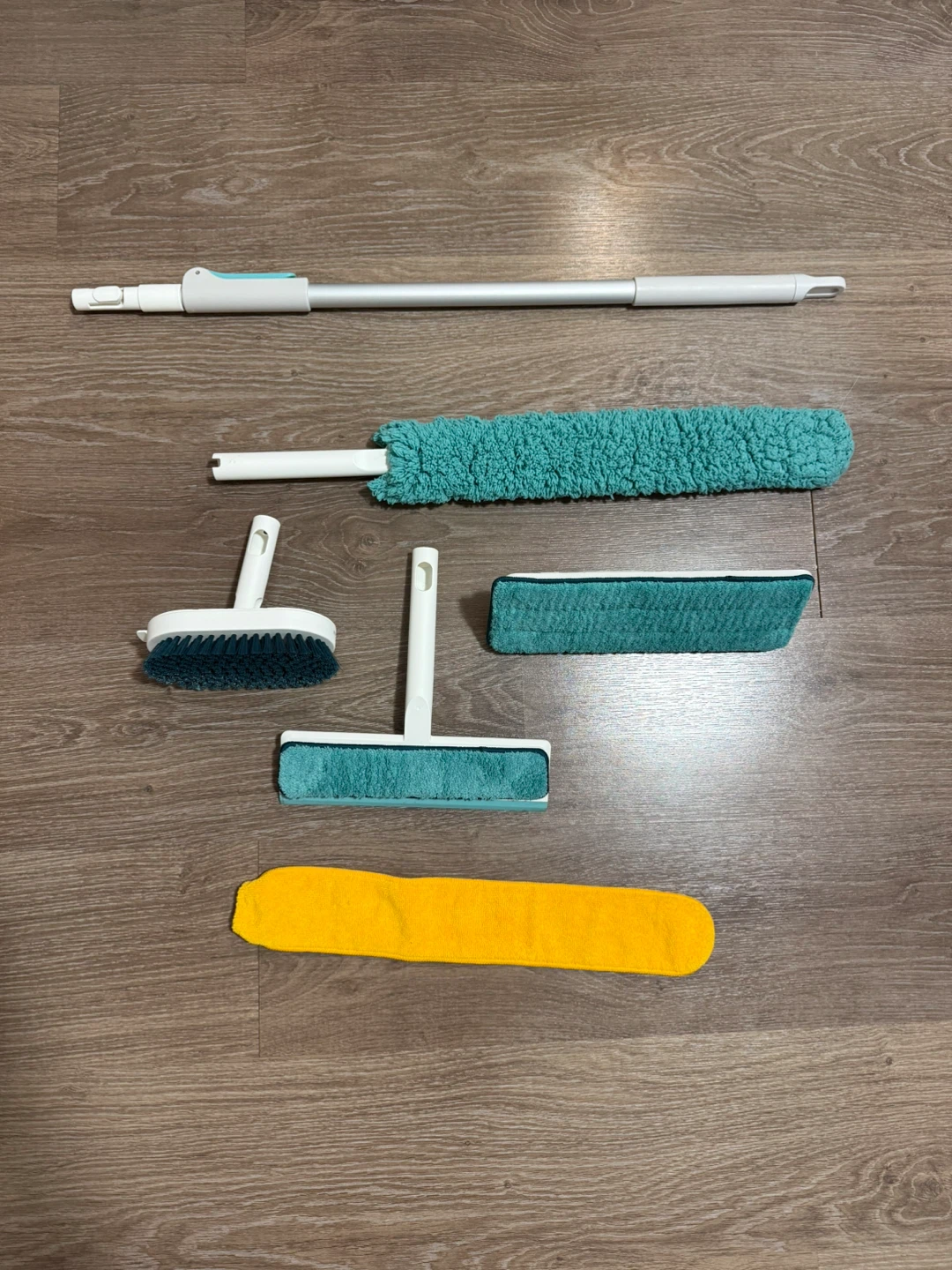 Extendable Cleaning Brush Set with Multiple Heads