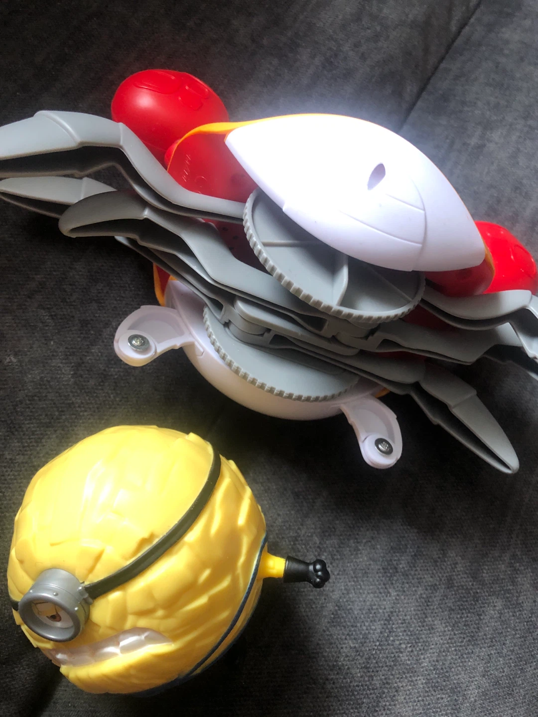 🥕 FREE Yellow Crab and Minion Toys - photo 2