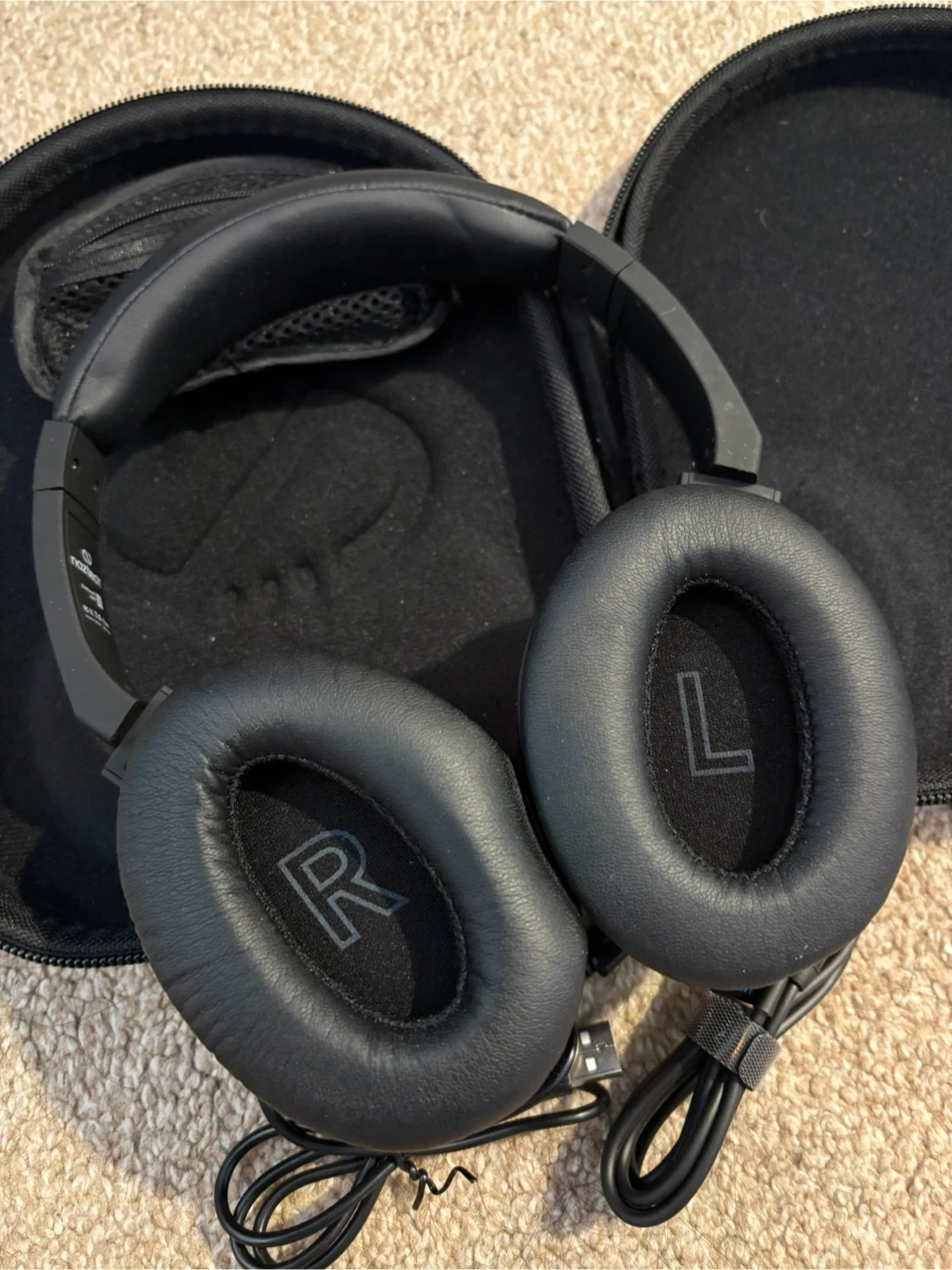 Naztech Wireless Noise Cancelling Headphones with Case - photo 2