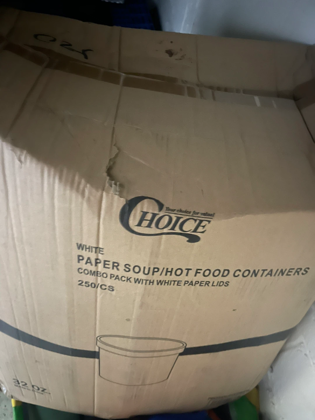 Choice White Paper Soup/Hot Food Containers with Lids - 250 ct