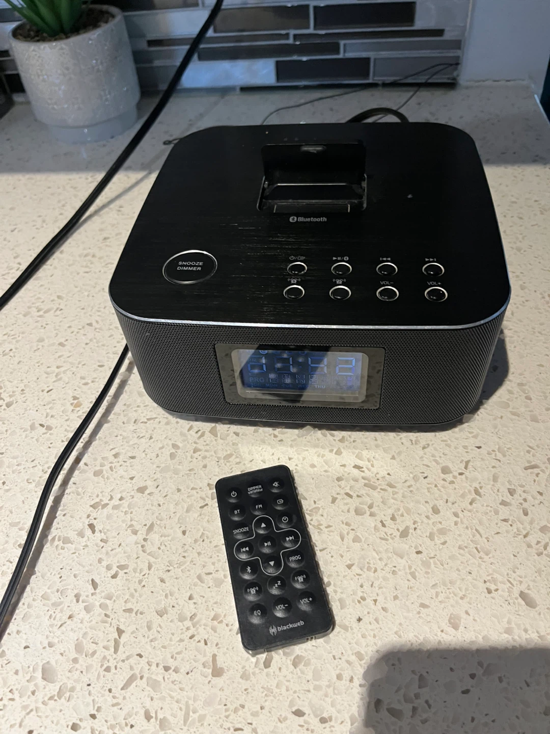 Blackweb Clock Radio with Bluetooth and Remote - photo 3