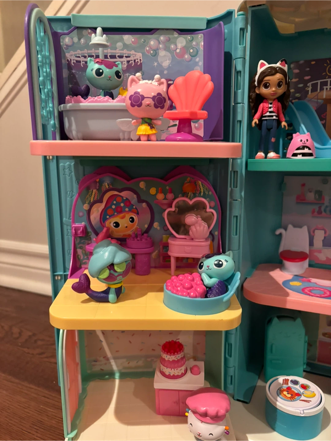 Gabby’s Dollhouse with Rooms - photo 4