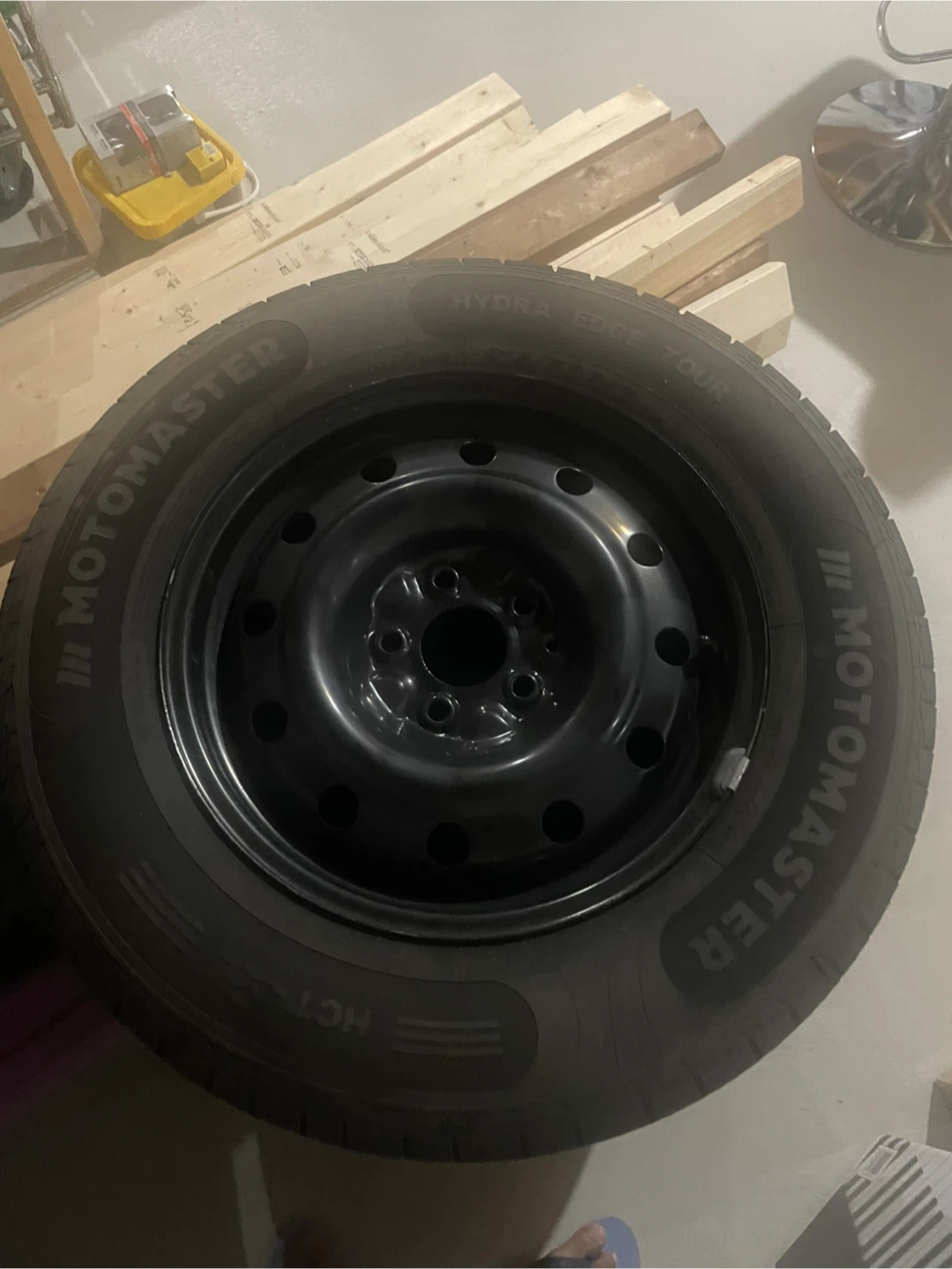 Motomaster Hydra Edge Tour Tire 215/70R16 - photo 2
