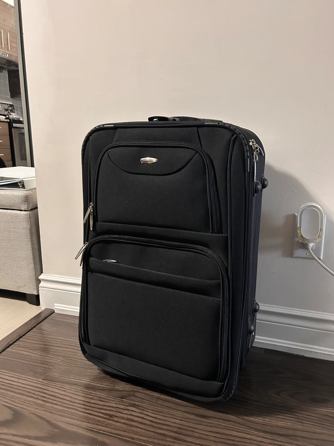 Pierre Cardin luggage 24” medium checked - lots of compartments