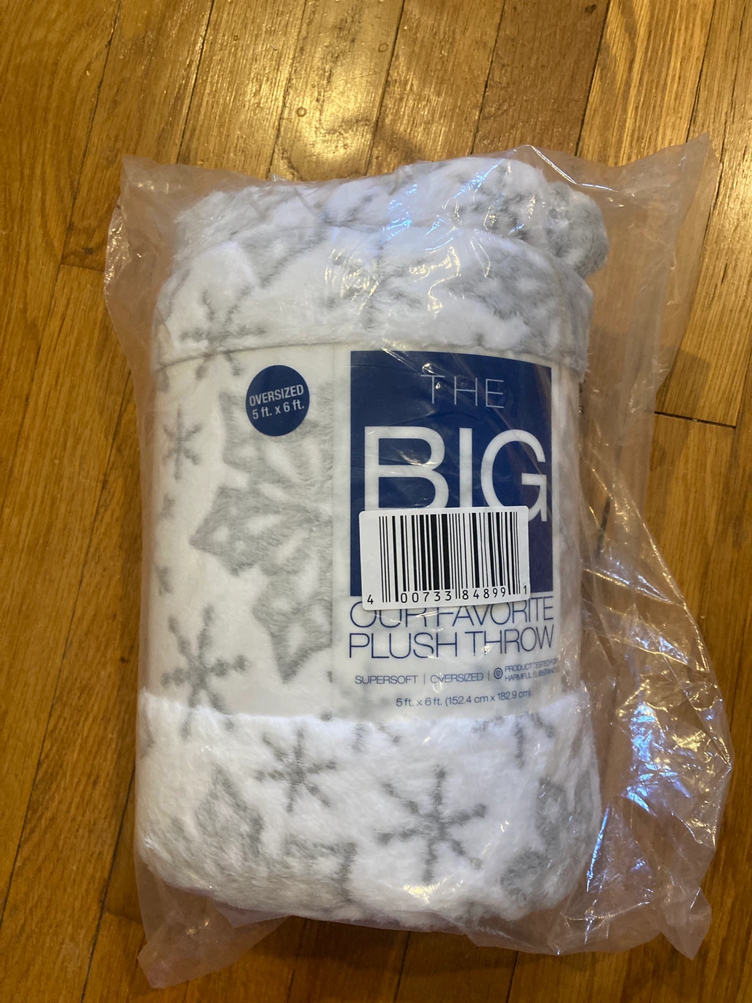 The Big Comfort Favorite Plush Throw - Oversized Snowflake