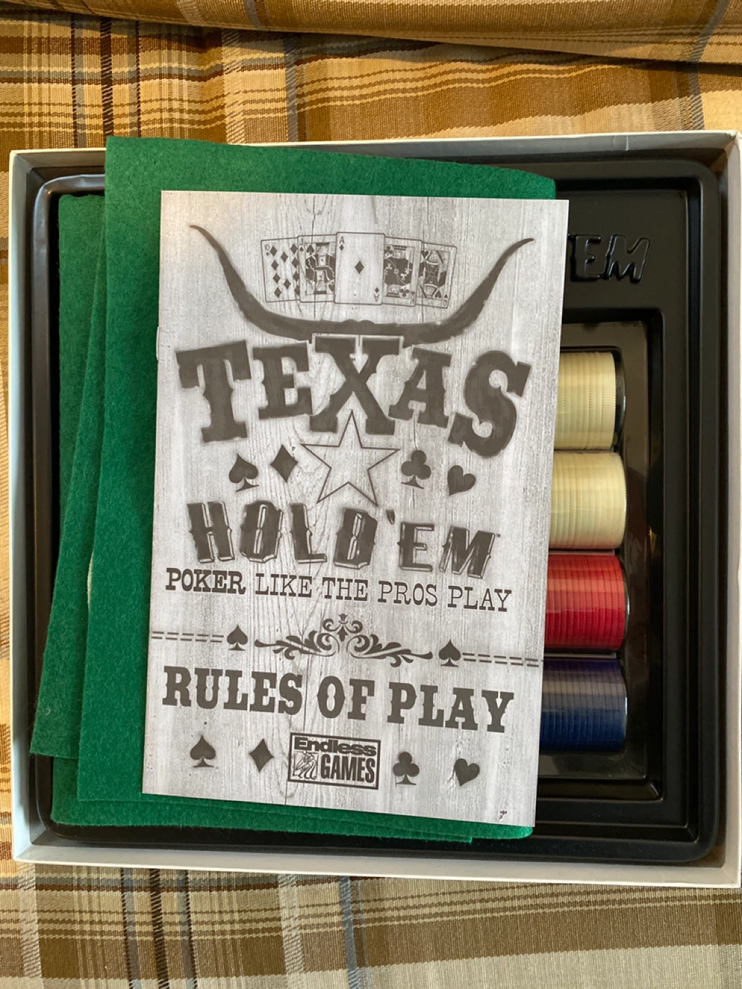 Texas Hold'em Poker Set with Felt Mat and Chips - photo 2