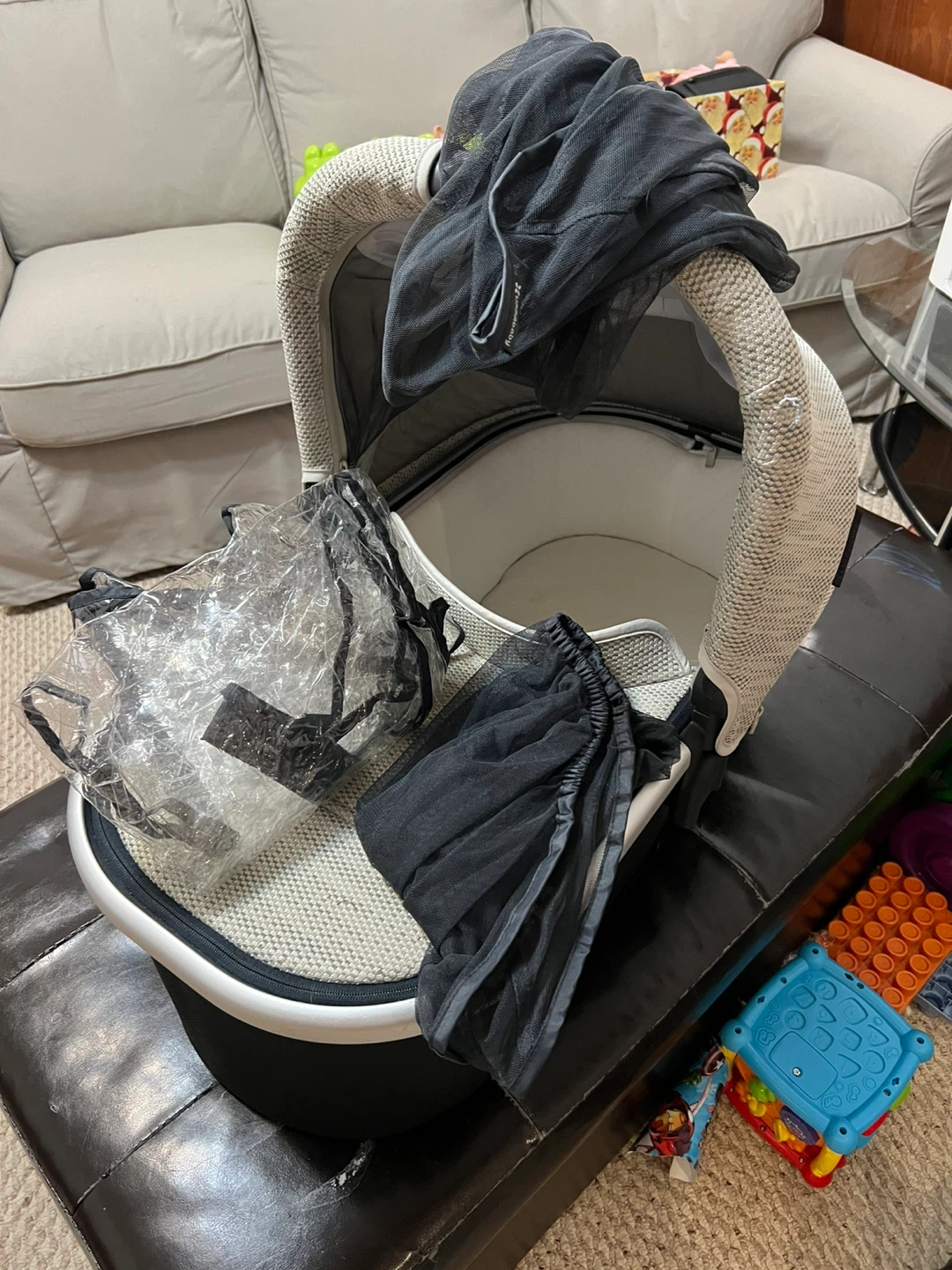 UPPAbaby Vista V2 Stroller with Bassinet and Adapters - photo 3