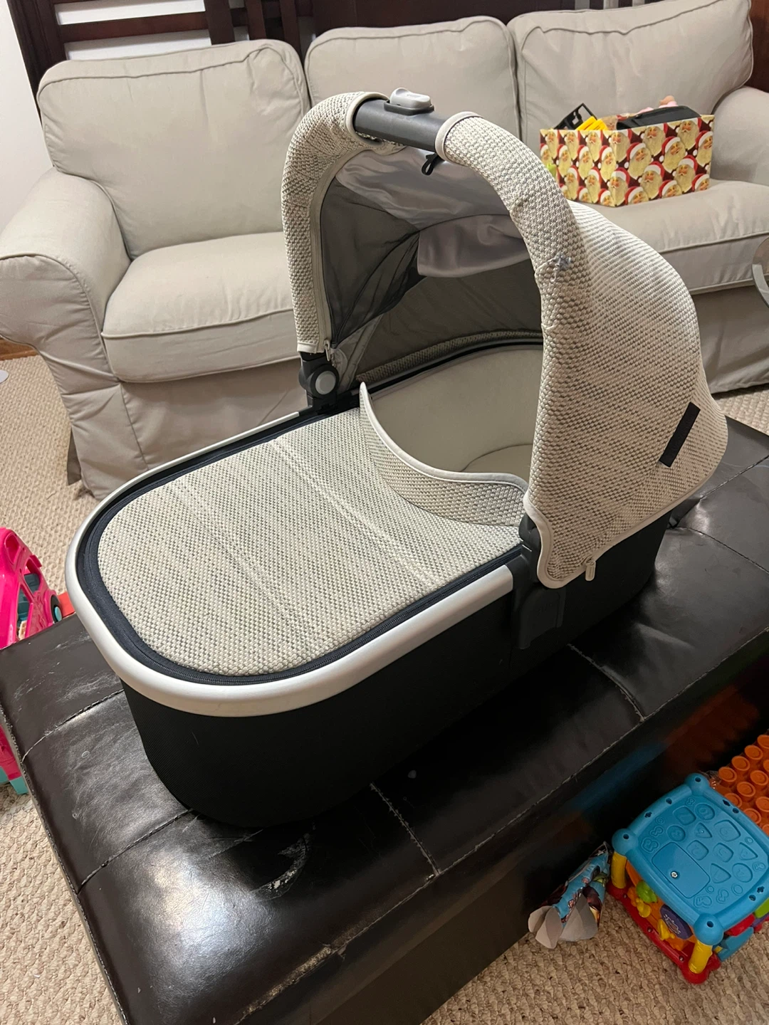 UPPAbaby Vista V2 Stroller with Bassinet and Adapters - photo 2