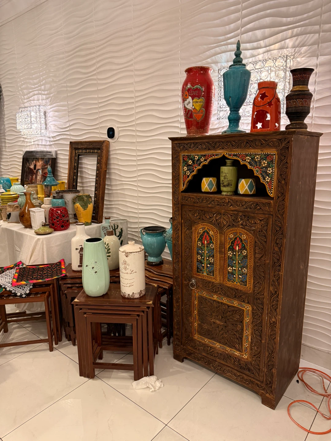 Assorted decorative vases and ceramic pieces - photo 5
