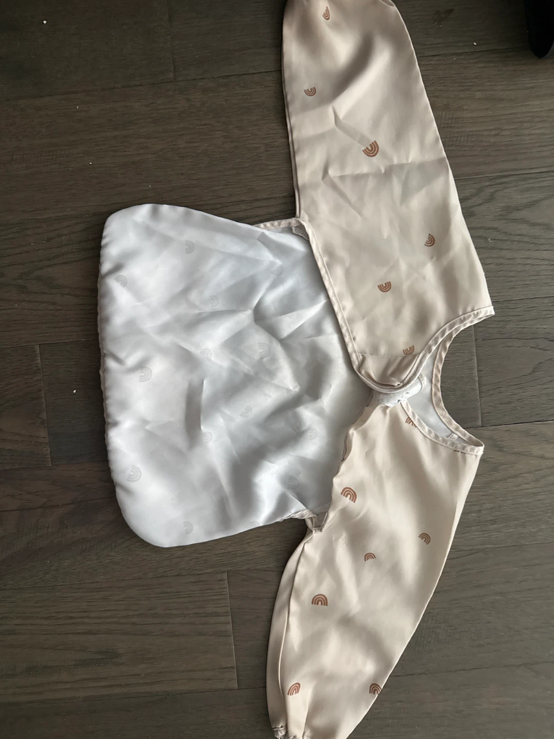 Mushie Baby Long Sleeve Bib with Rainbow Pattern - photo 2