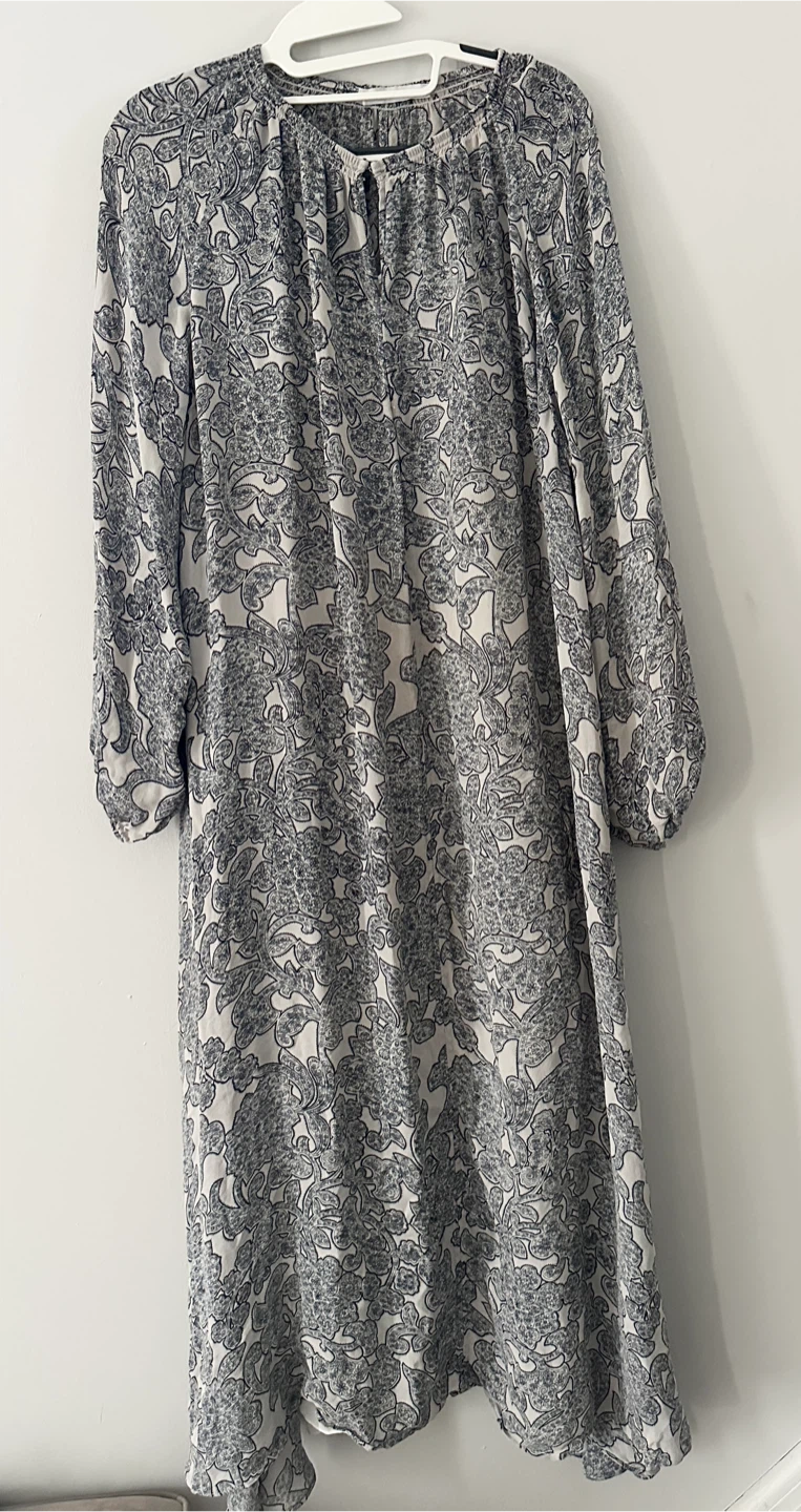 Women's patterned long-sleeve dress