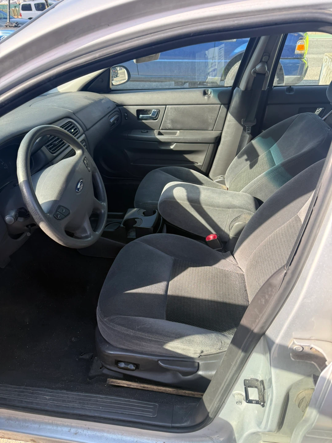 Silver Ford Taurus Sedan - photo 4