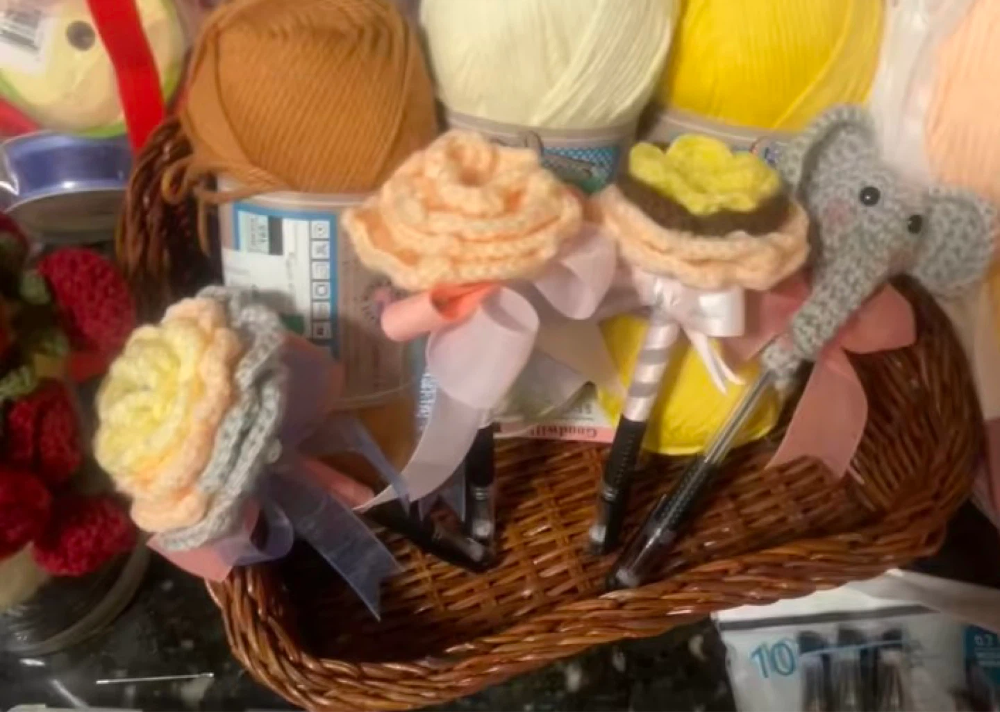Handmade Crocheted Flower Pens and Rose Bouquet - photo 2