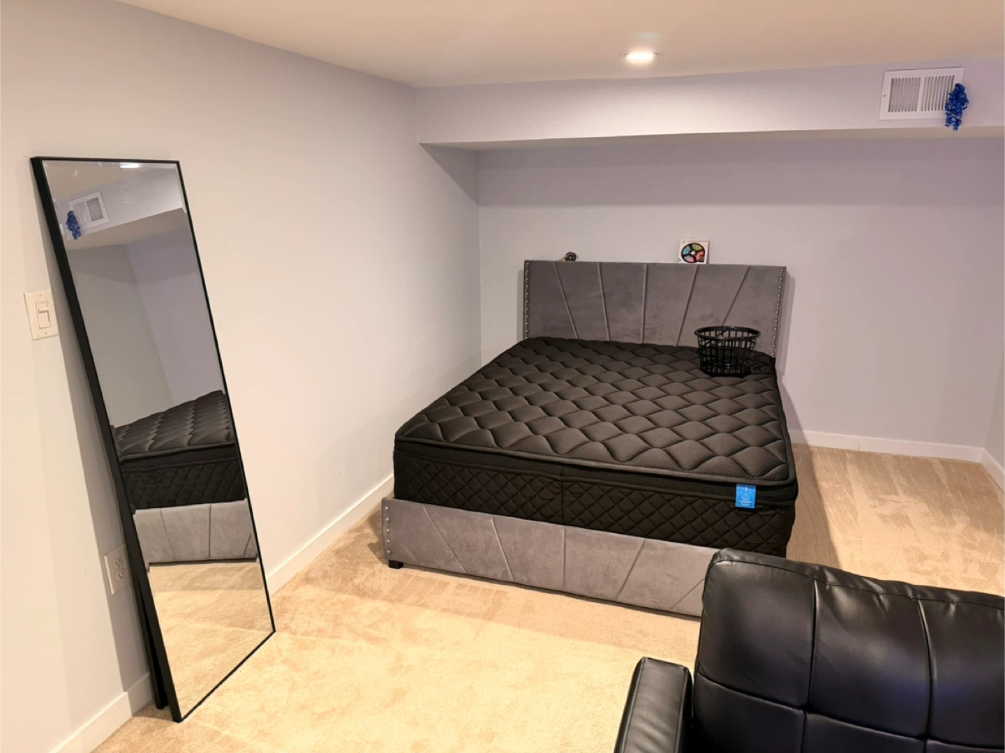 Queen Size Black Mattress 🥕