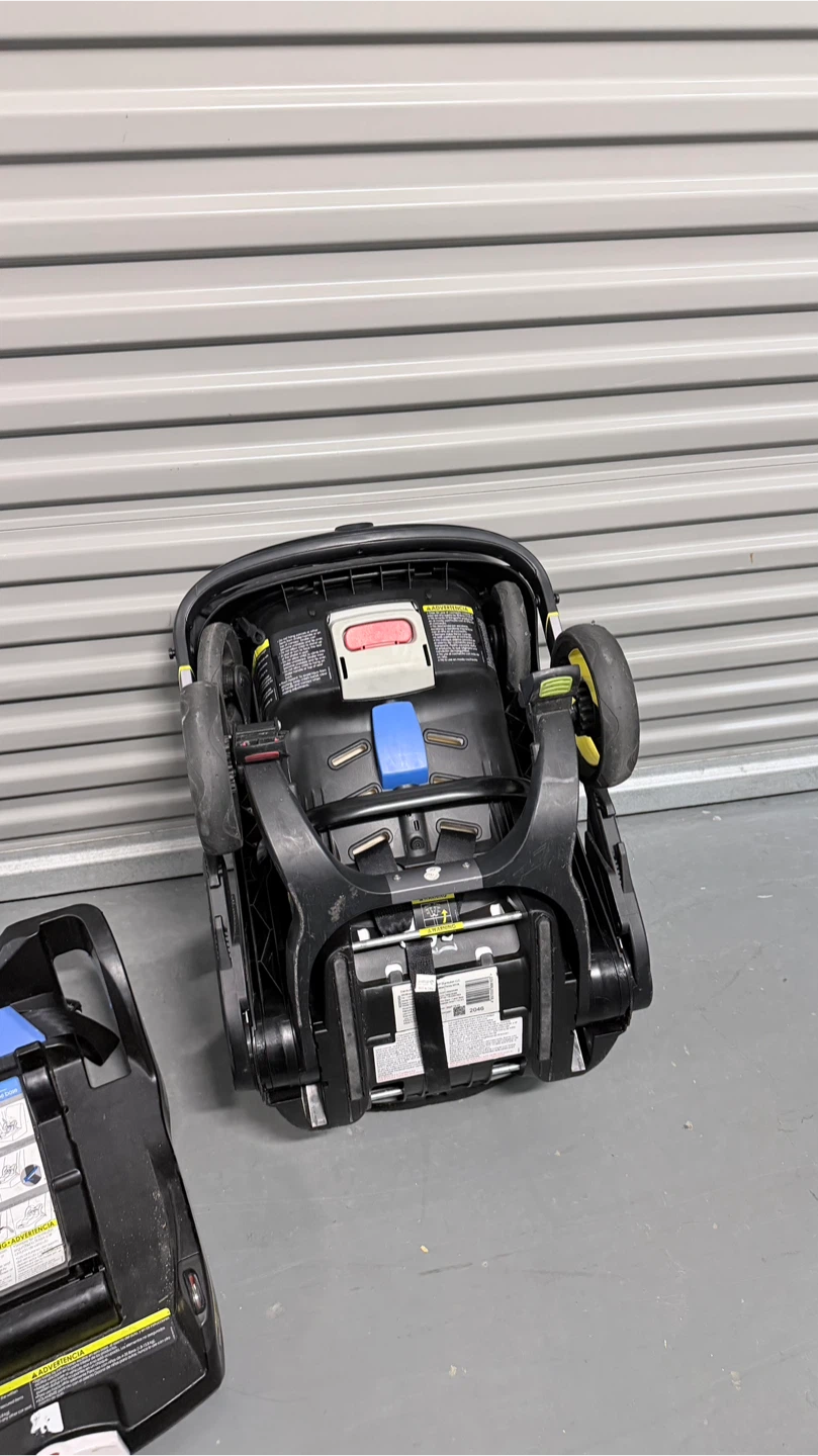 Doona Infant Car Seat and Base - photo 4