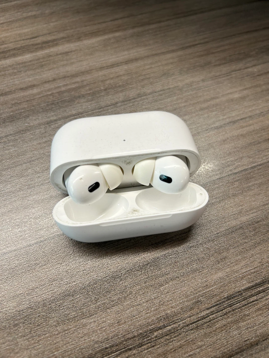 Apple AirPods Pro (2nd Gen - Lightning) with Charging Case - photo 2