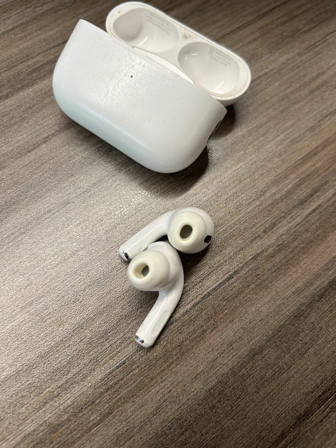 Apple AirPods Pro (2nd Gen - Lightning) with Charging Case - photo 3