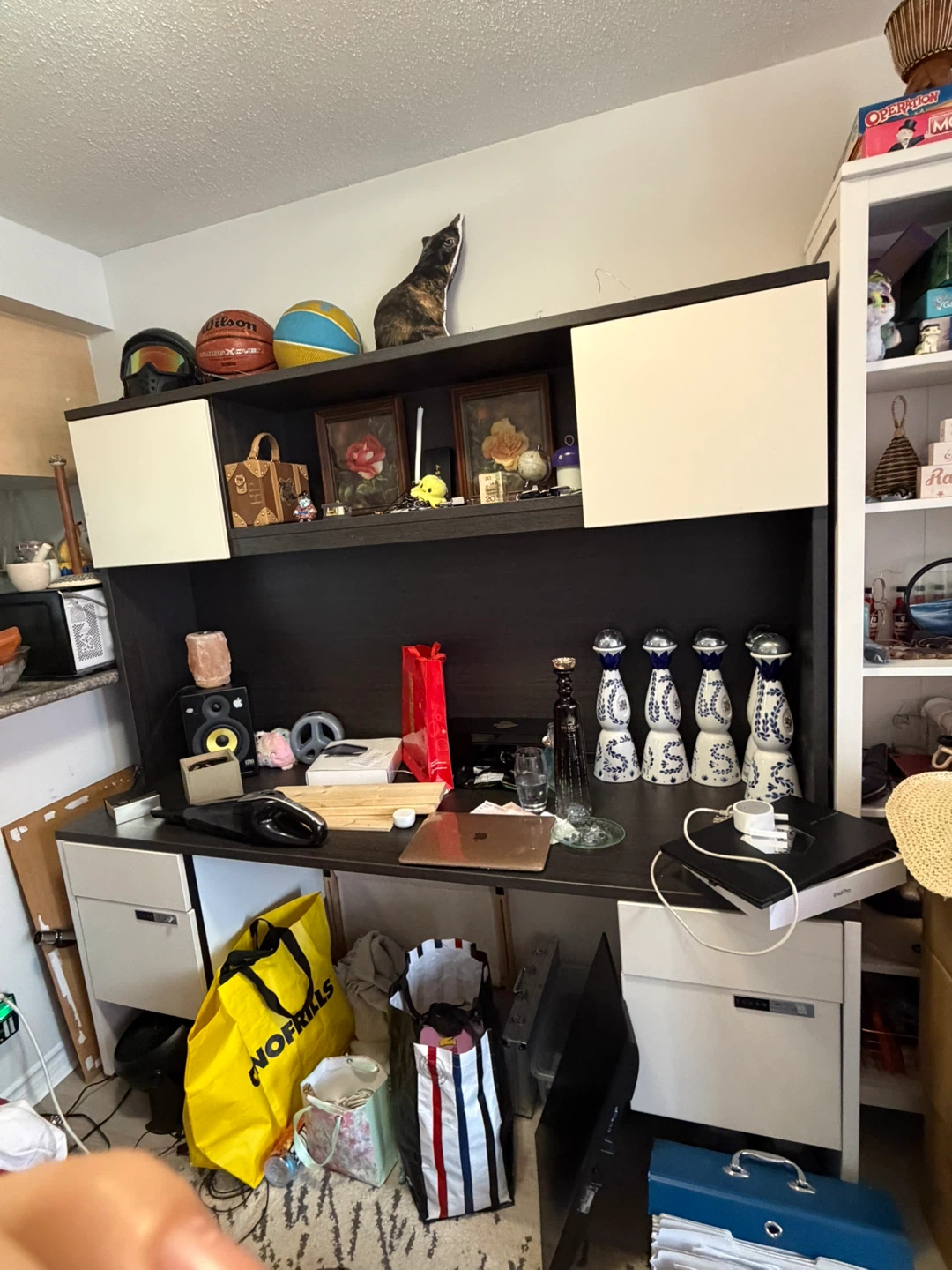 Desk - photo 2