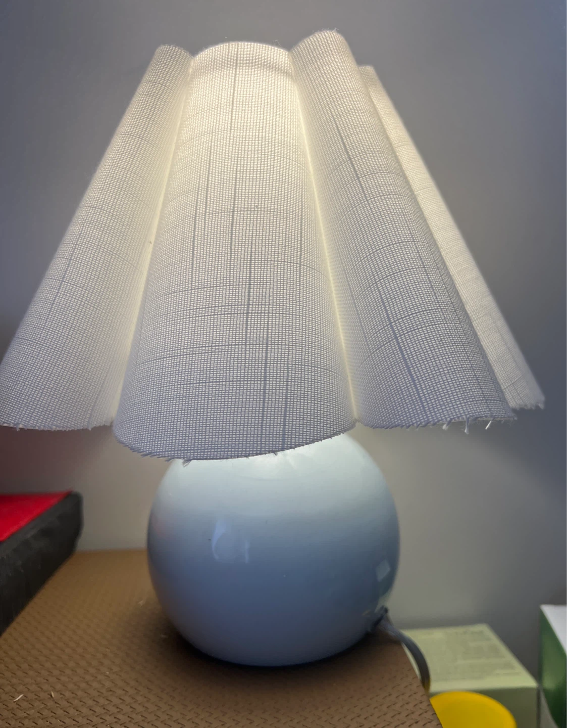White Globe Table Lamp 🥕