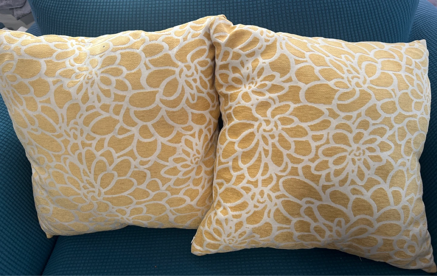 Yellow Floral Accent Pillows (Set of 2)🥕