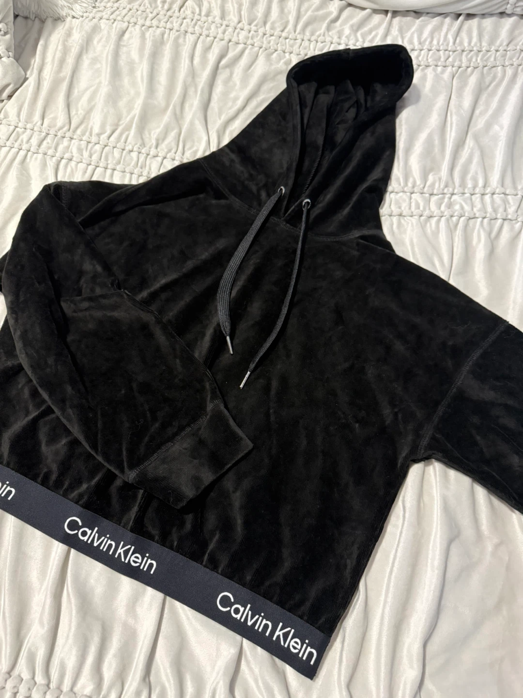 Calvin Klein Black Velour Cropped Hoodie – S/M