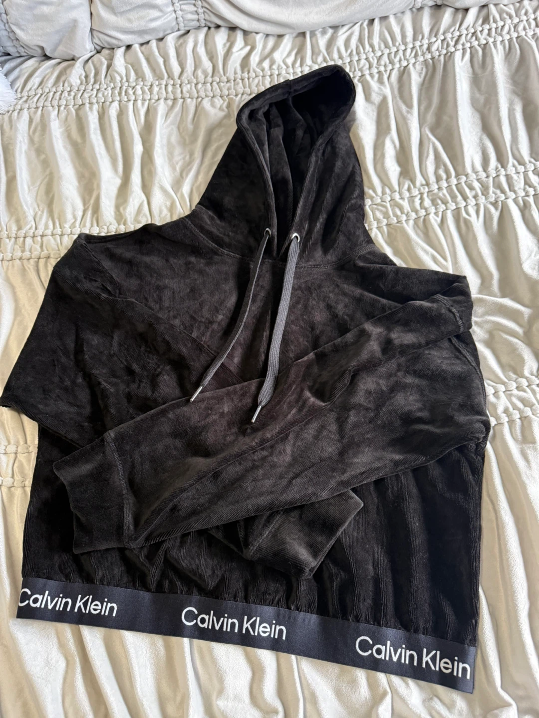 Calvin Klein Black Velour Cropped Hoodie – S/M - photo 2