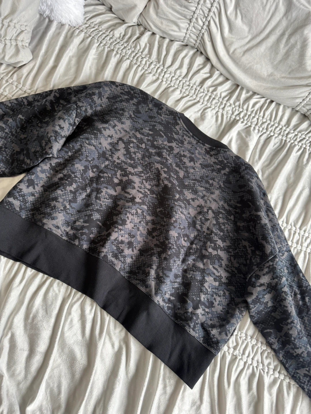 Under Armour Grey Camo Cropped Sweatshirt Crewneck - photo 4