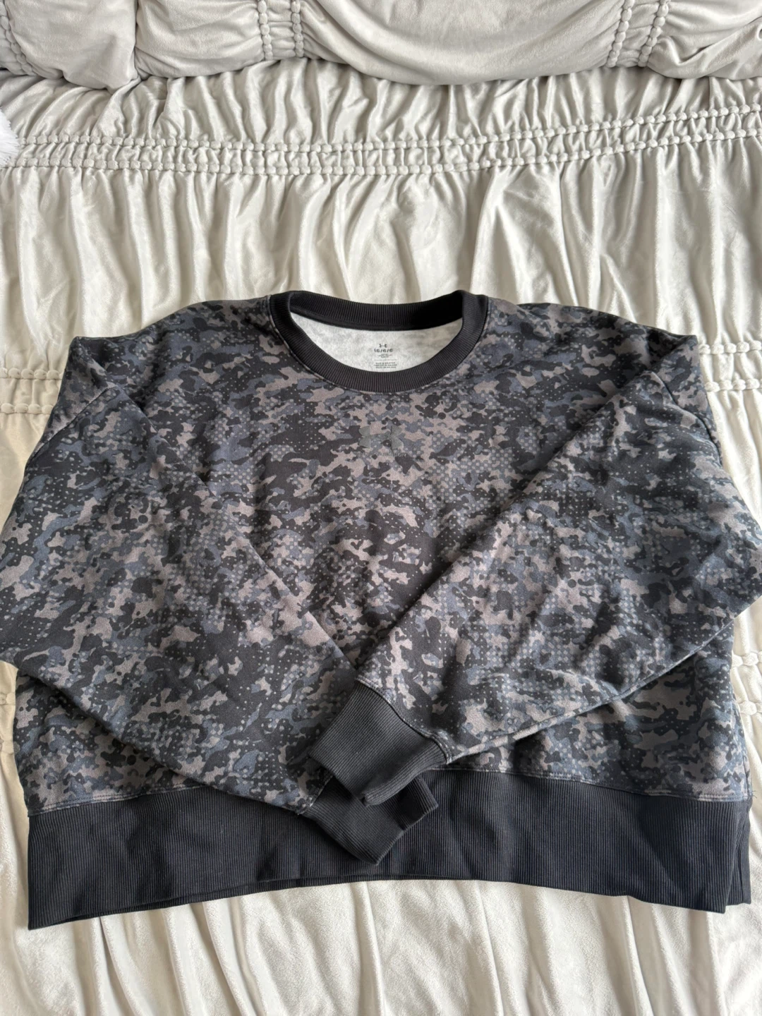 Under Armour Grey Camo Cropped Sweatshirt Crewneck