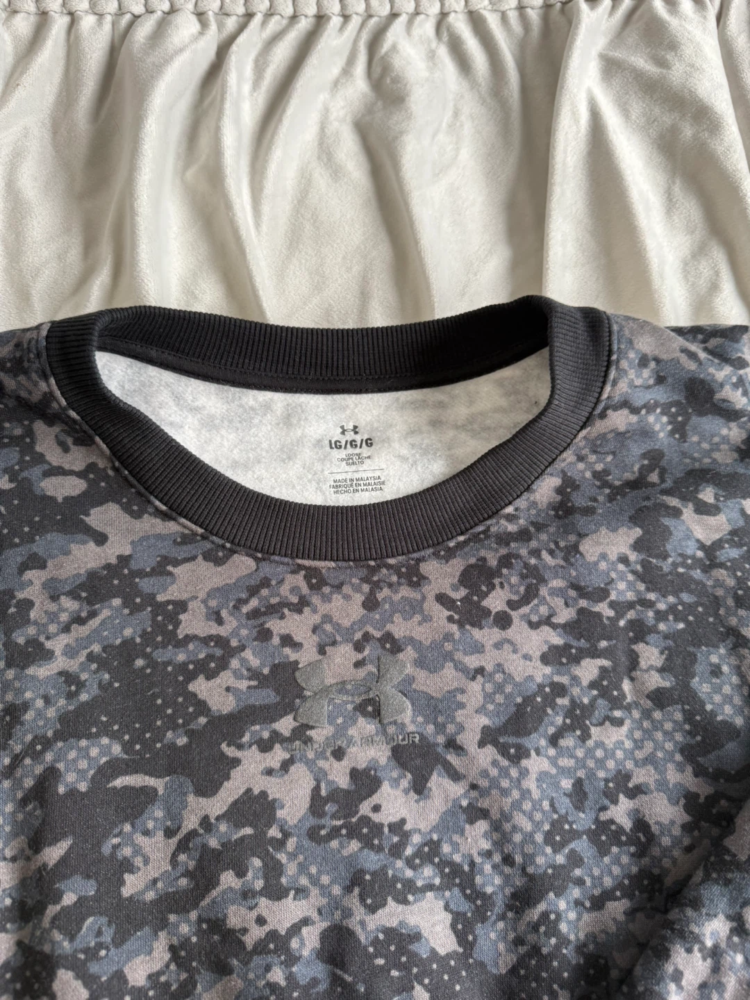 Under Armour Grey Camo Cropped Sweatshirt Crewneck - photo 2