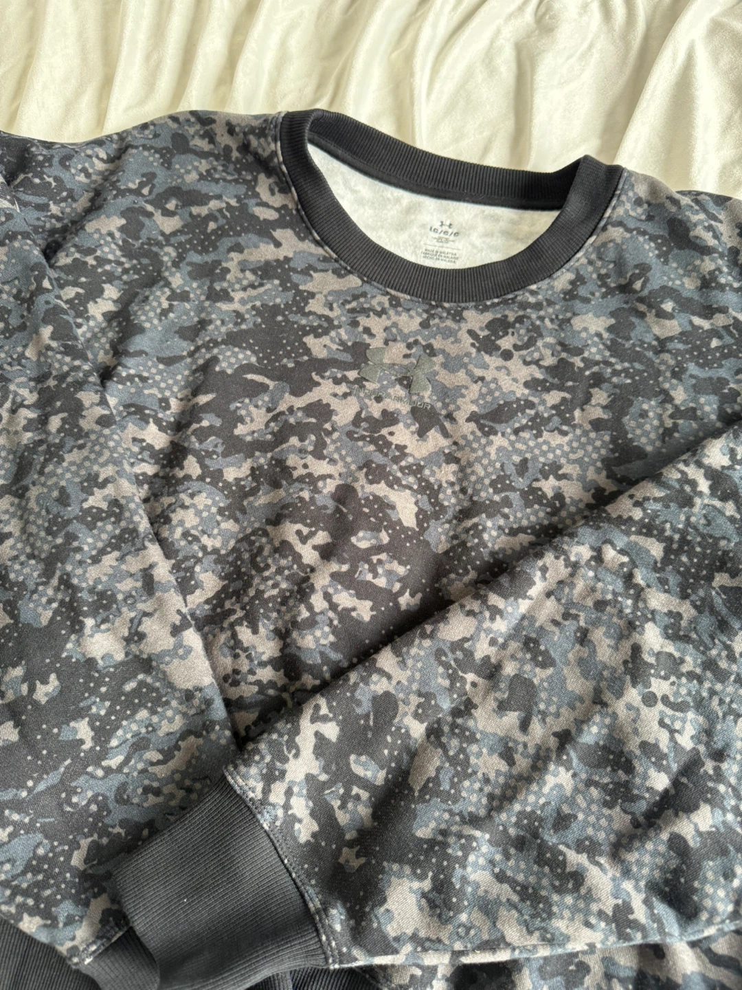 Under Armour Grey Camo Cropped Sweatshirt Crewneck - photo 3