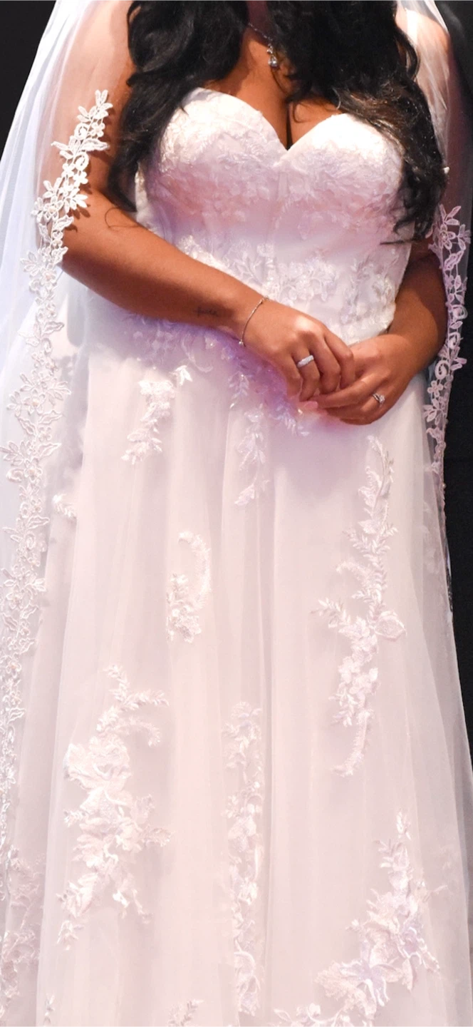 Wedding Dress with Lace - photo 2